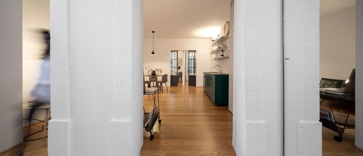 Príncipe real apartment lisbon fala Modern Corridor, Hallway and Staircase