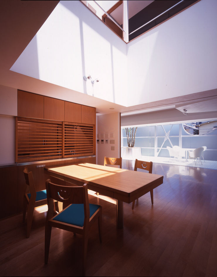 Guen BERTHEAU-SUZUKI Co.,Ltd. Modern dining room