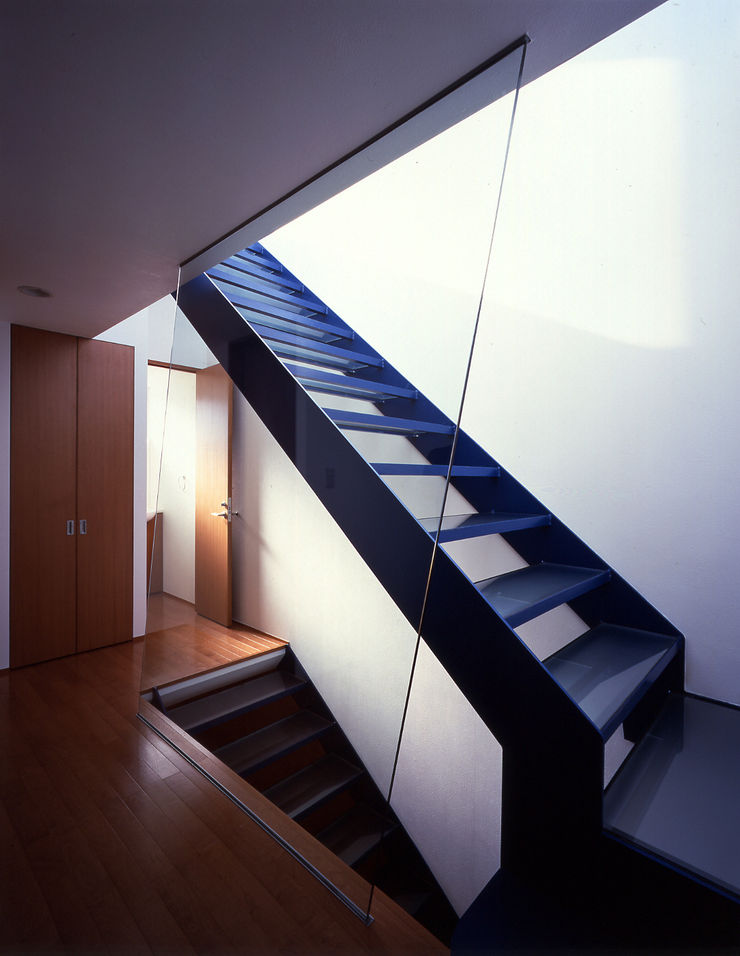 Guen BERTHEAU-SUZUKI Co.,Ltd. Modern corridor, hallway & stairs