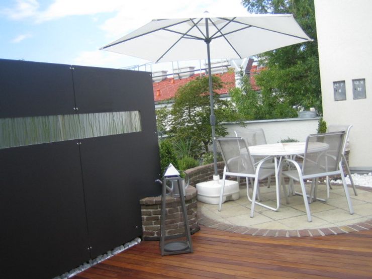 Rooftops BEGRÜNDER Moderner Balkon, Veranda & Terrasse