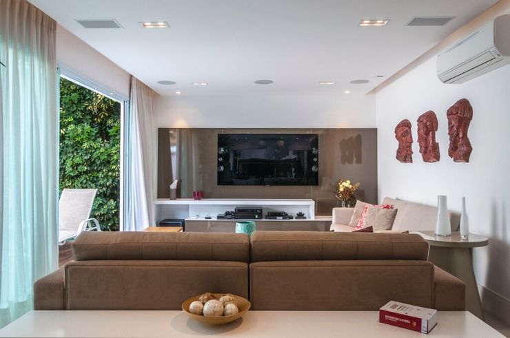 RESIDENCIA FAMILIAR SÃO CONRADO RJ AR Arquitetura & Interiores Modern Living Room