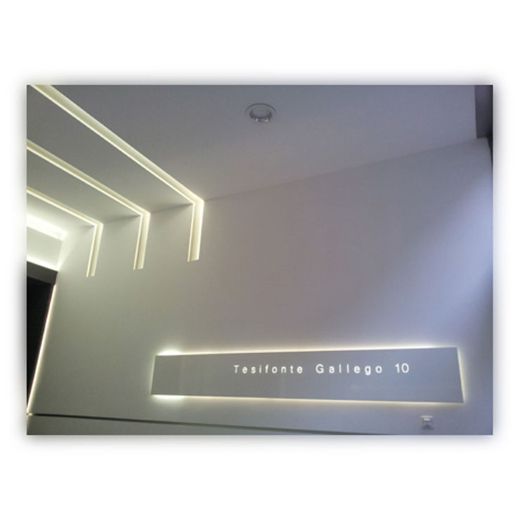 Portal tesifonte torradoarquitectura Moderner Flur, Diele & Treppenhaus
