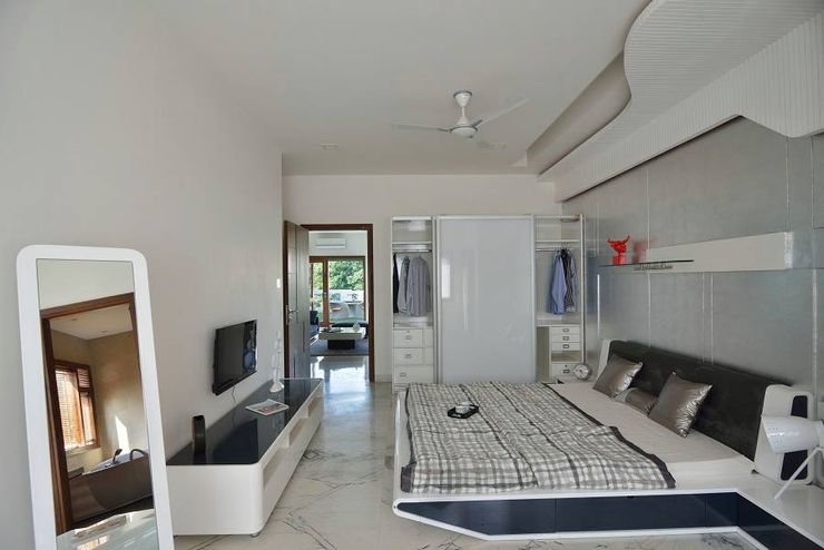 GAJENDRA YADAV'S RESIDENCE Spaces Architects@ka Modern style bedroom