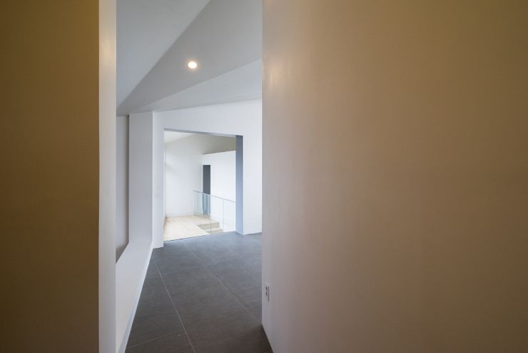 'Snow AIDe Modern Corridor, Hallway and Staircase