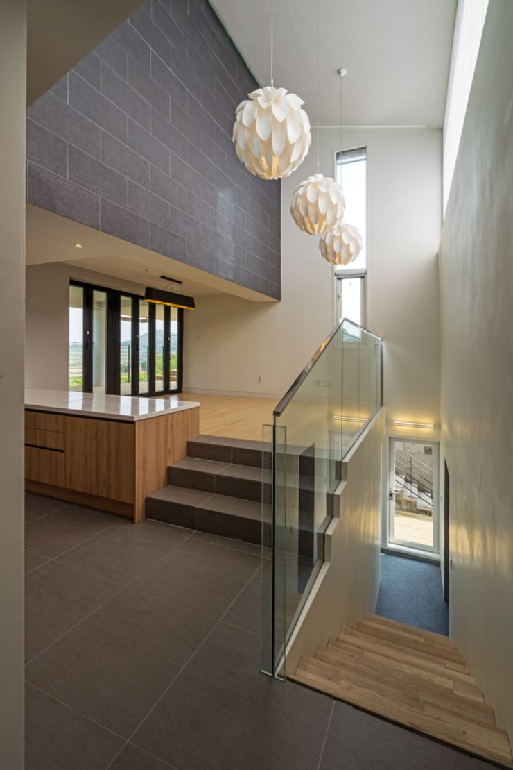 'Snow AIDe Modern Corridor, Hallway and Staircase
