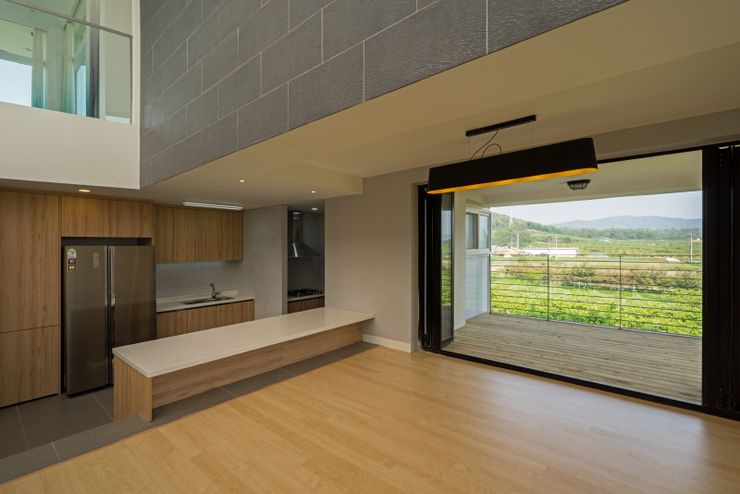 'Snow AIDe Modern Dining Room