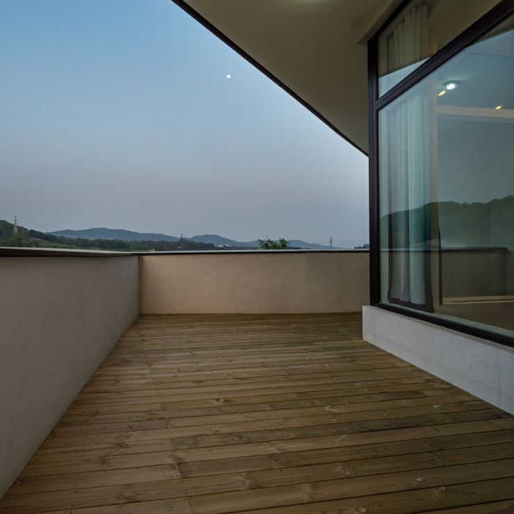 'Snow AIDe Modern Terrace