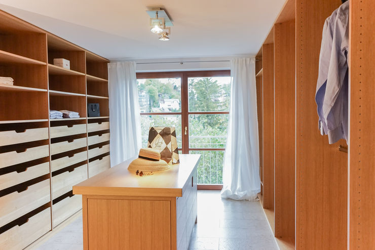 Staging einer Villa zum Verkauf Home Staging Gabriela Überla Klassische Schlafzimmer