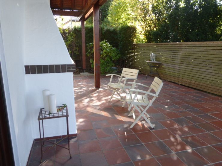 Staging einer Villa zum Verkauf Home Staging Gabriela Überla Klassischer Balkon, Veranda & Terrasse