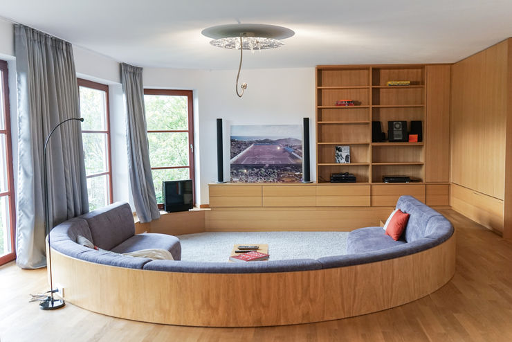 Staging einer Villa zum Verkauf Home Staging Gabriela Überla Klassischer Multimedia-Raum