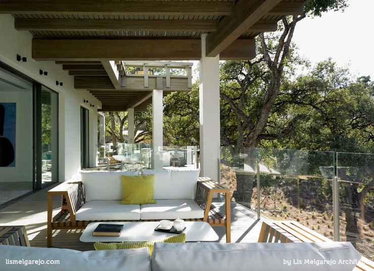 Lis Melgarejo Arquitectura Modern balcony, veranda & terrace