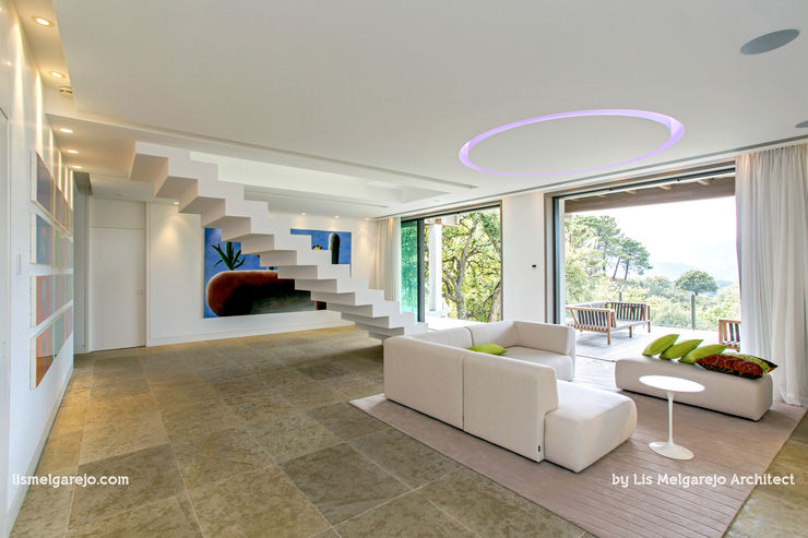 Lis Melgarejo Arquitectura Modern corridor, hallway & stairs