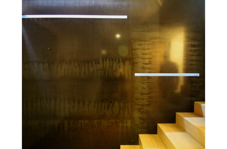 APPARTAMENTO R1 STUDIO DI ARCHITETTURA RAFFIN Ingresso, Corridoio & Scale in stile moderno Ferro / Acciaio Nero