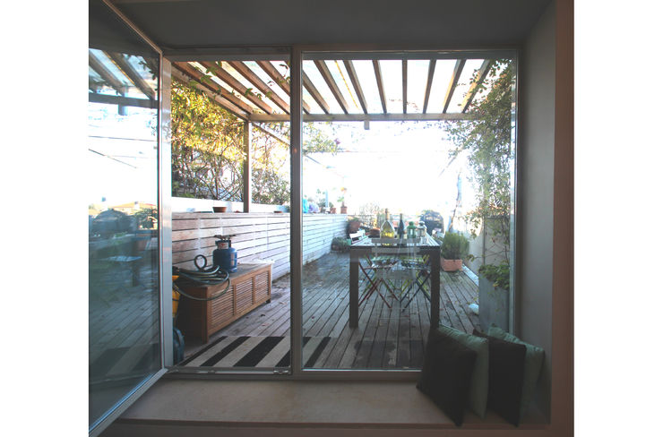 APPARTAMENTO R1 STUDIO DI ARCHITETTURA RAFFIN Balcone, Veranda & Terrazza in stile moderno
