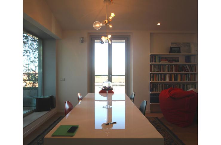 APPARTAMENTO R1 STUDIO DI ARCHITETTURA RAFFIN Sala da pranzoIlluminazione