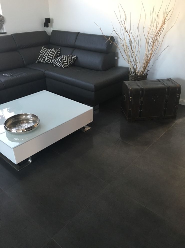 Neubau Einfamilienhaus Göttling Fliesentechnik GmbH Moderne Wohnzimmer