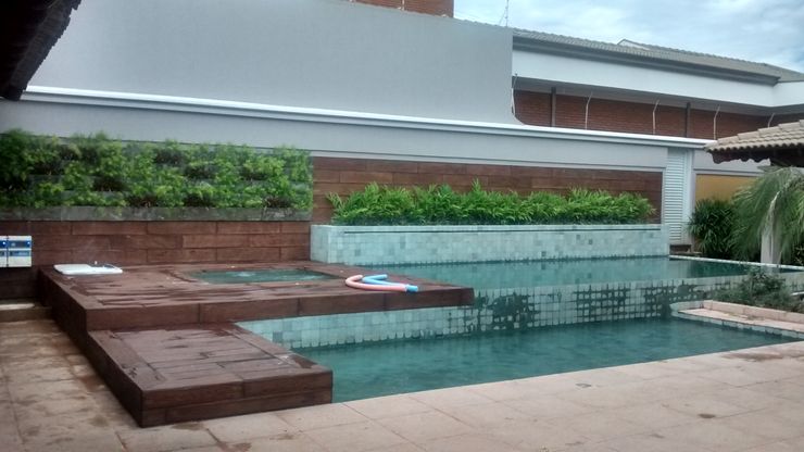 Borges Arquitetura & Paisagismo Hồ bơi phong cách hiện đại
