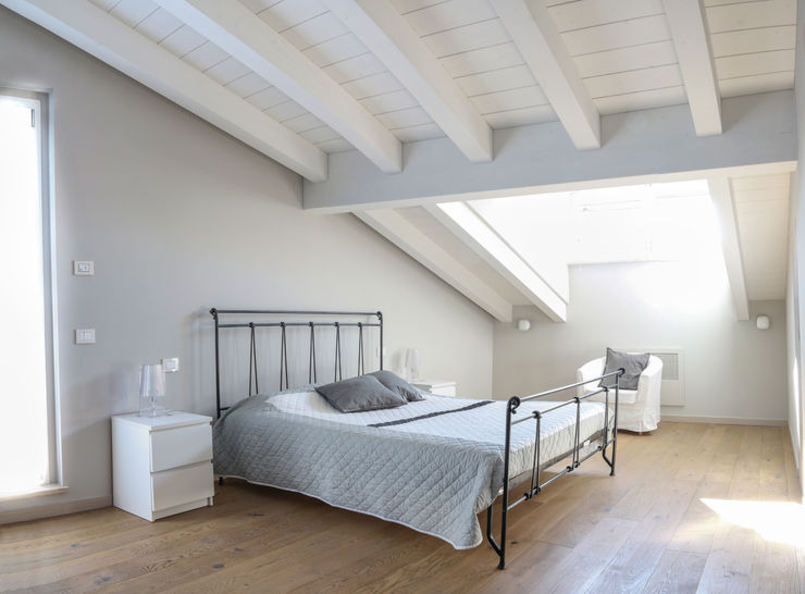 VILLE COLOMBERA – FINITURE ed INTERIOR DESIGN, Contemporaneo/Moderno 2P COSTRUZIONI srl Camera da letto moderna
