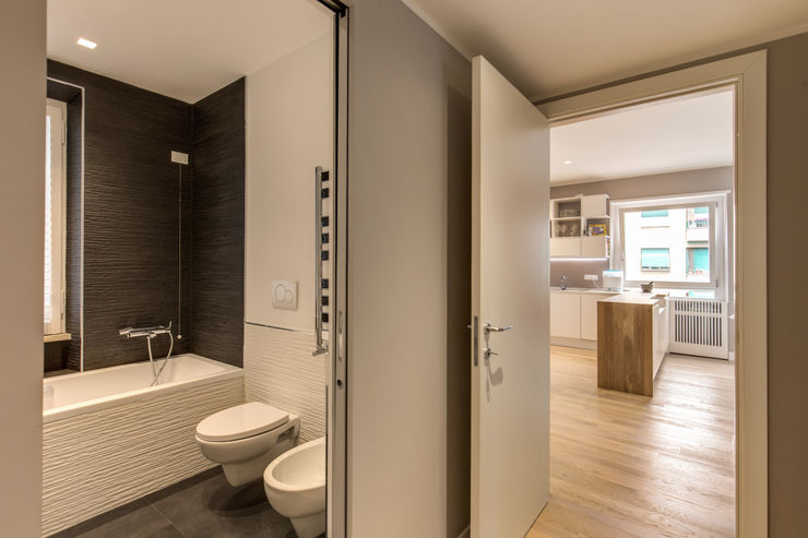 TRIESTE MOB ARCHITECTS Ingresso, Corridoio & Scale in stile moderno
