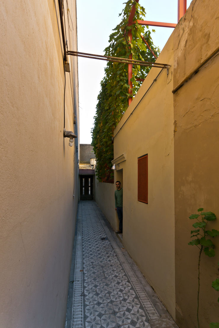 Pop Arq Minimalist corridor, hallway & stairs