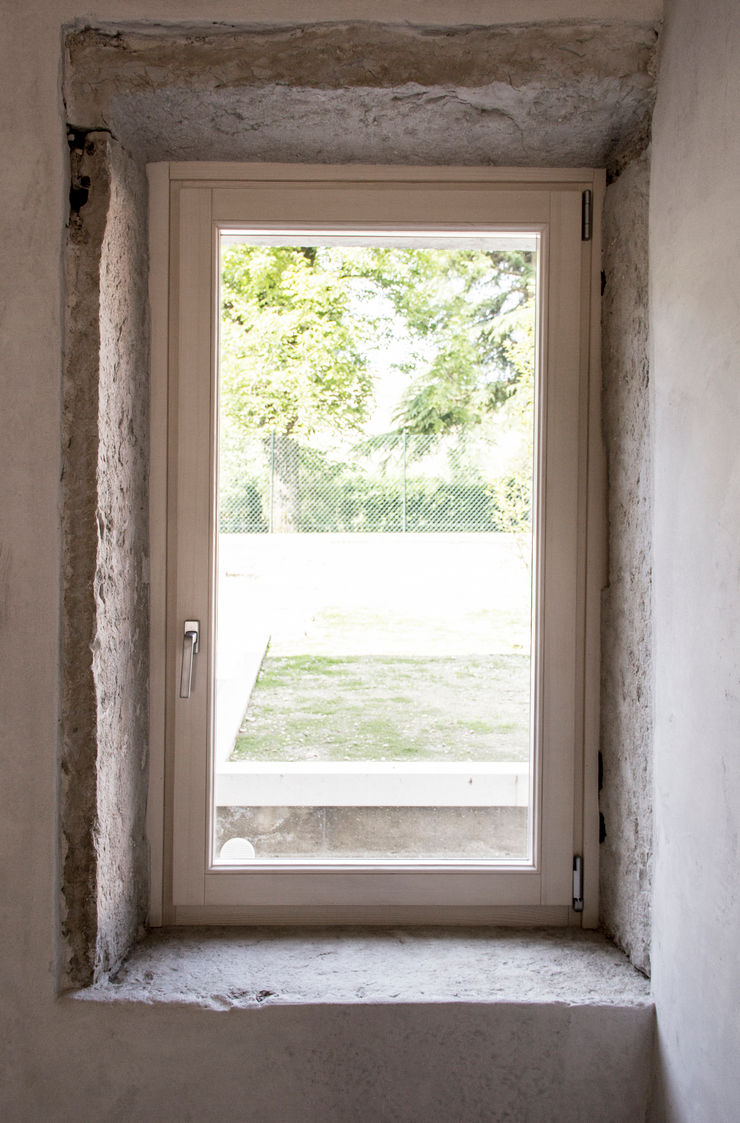 Progetto MORO SAS DI GIANNI MORO Finestre & Porte in stile moderno