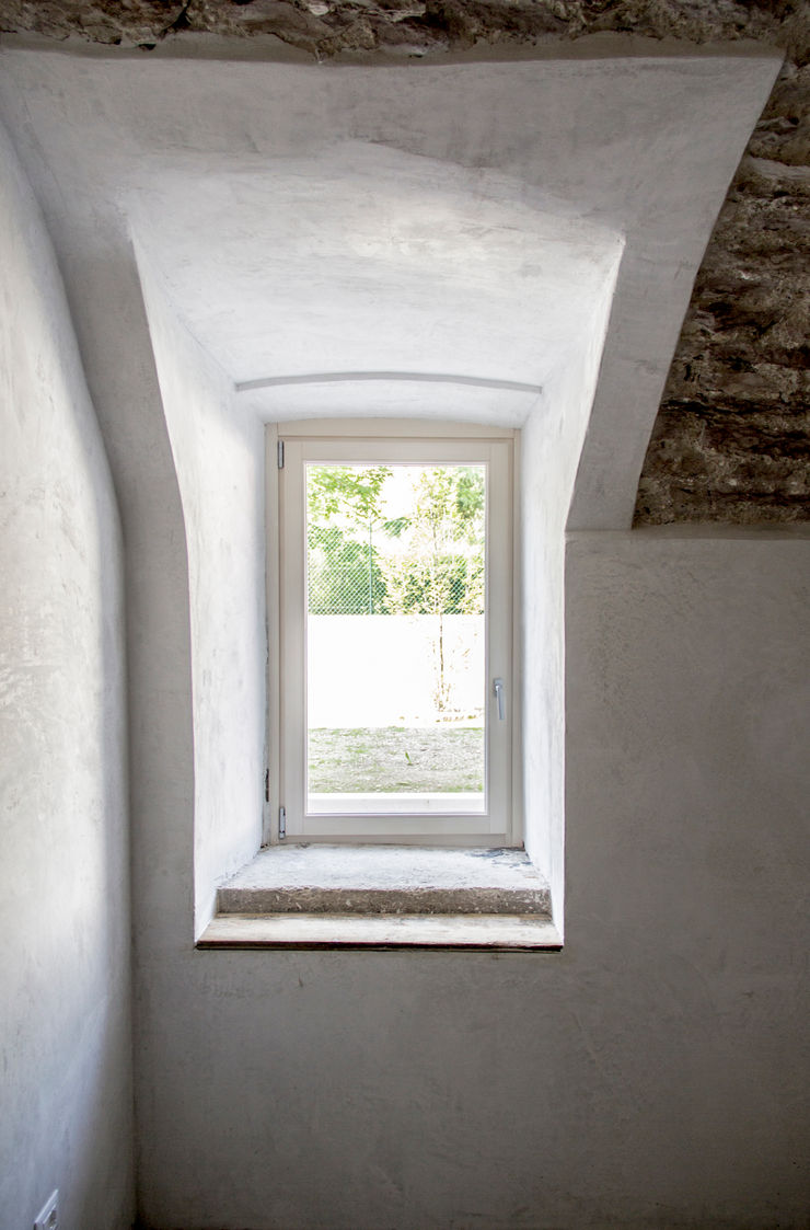 Progetto MORO SAS DI GIANNI MORO Finestre & Porte in stile moderno