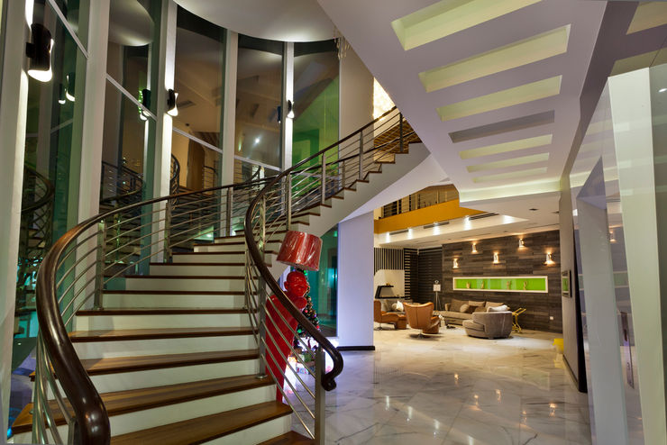 Contemporarily Dashing | BUNGALOW Design Spirits Modern corridor, hallway & stairs