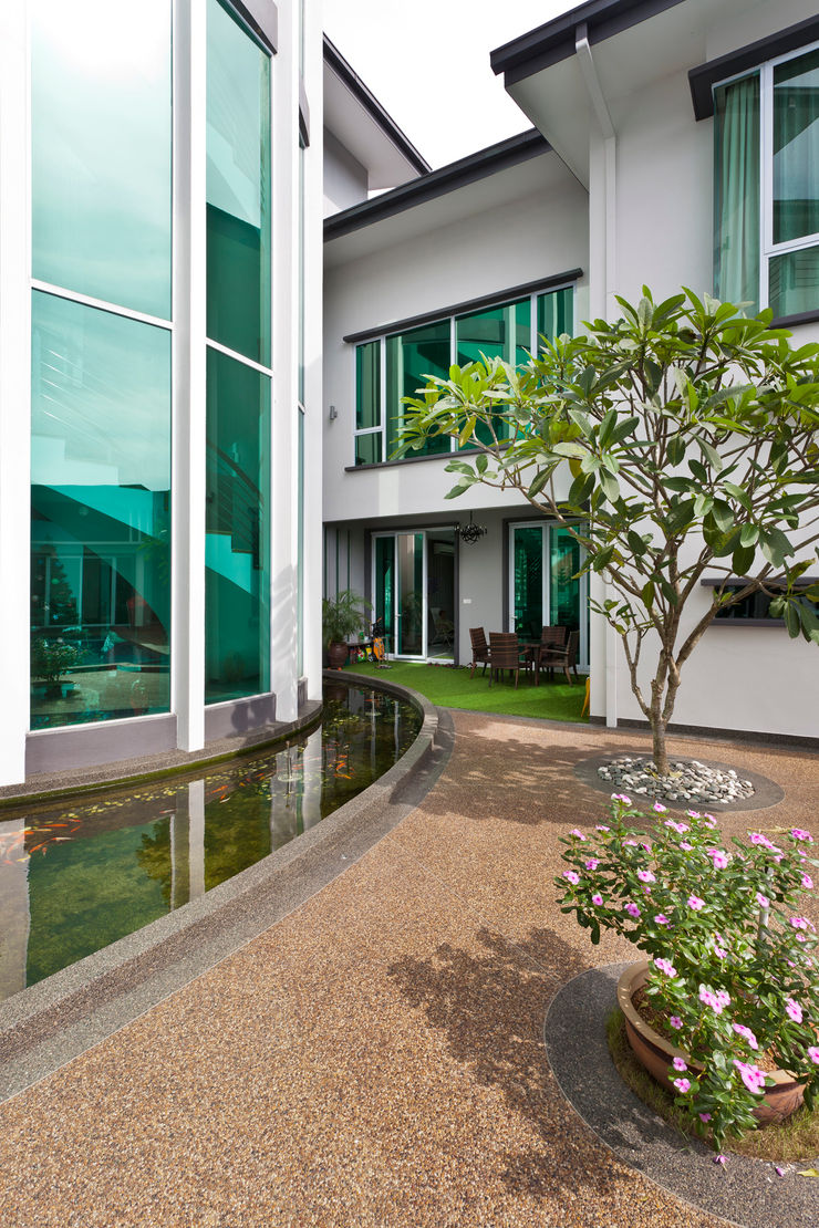 Contemporarily Dashing | BUNGALOW Design Spirits Modern style balcony, porch & terrace