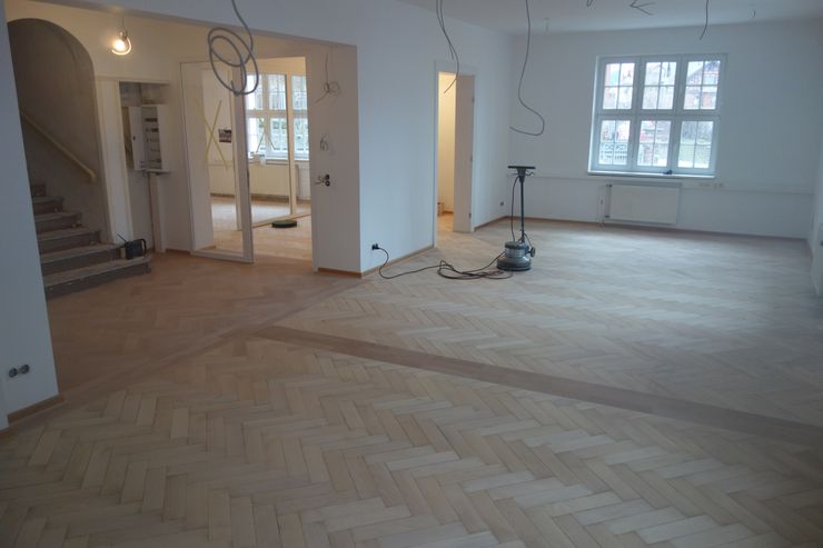 Parkett Kessel Meisterfachbetrieb Przestrzenie biurowe i magazynowe Drewno Beżowy