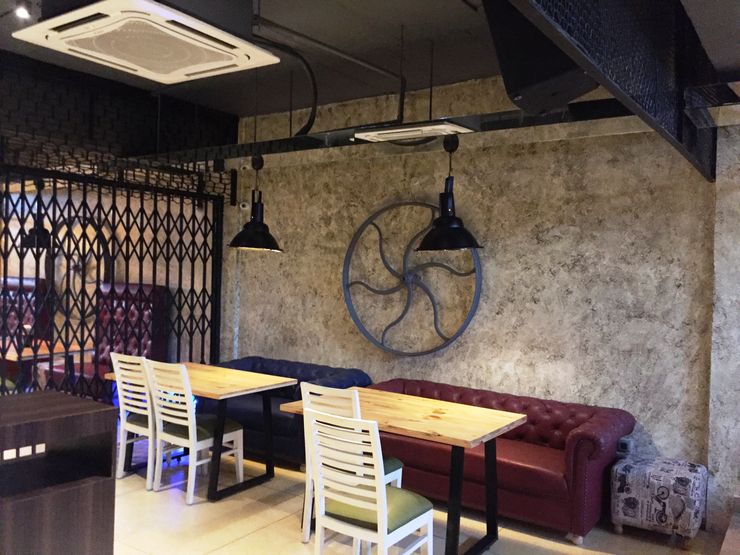 RESTO-LOUNGE : RANJIT AVENUE TULI ARCHITECTS AND ENGINEERS Bars & clubs Copper/Bronze/Brass