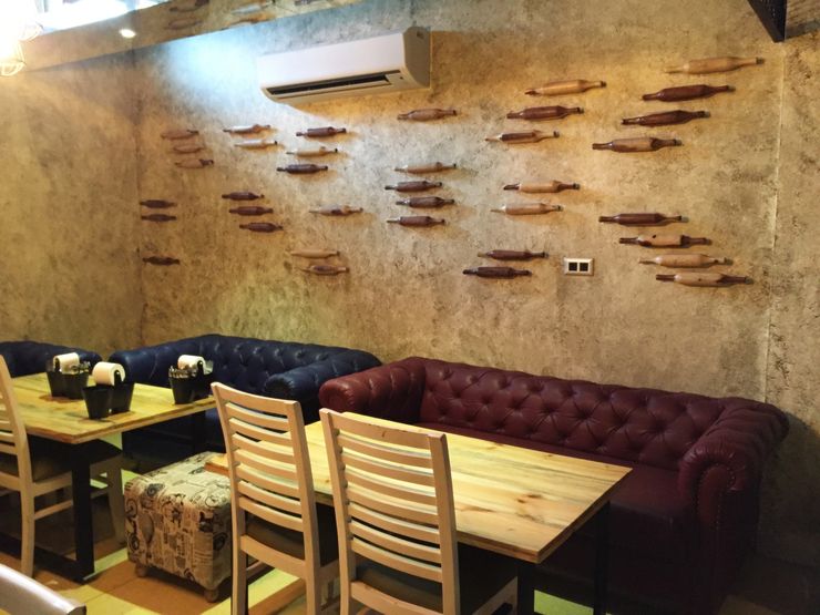 RESTO-LOUNGE : RANJIT AVENUE TULI ARCHITECTS AND ENGINEERS Bars & clubs Engineered Wood Amber/Gold