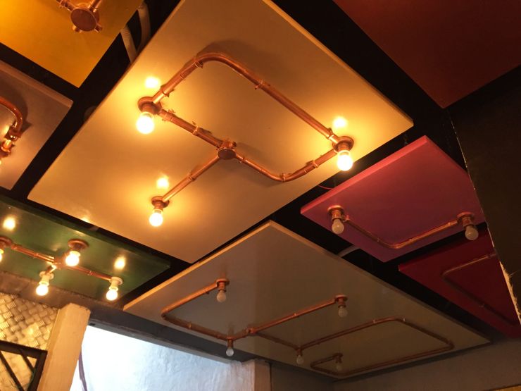 RESTO-LOUNGE : RANJIT AVENUE TULI ARCHITECTS AND ENGINEERS Bars & clubs Copper/Bronze/Brass Metallic/Silver