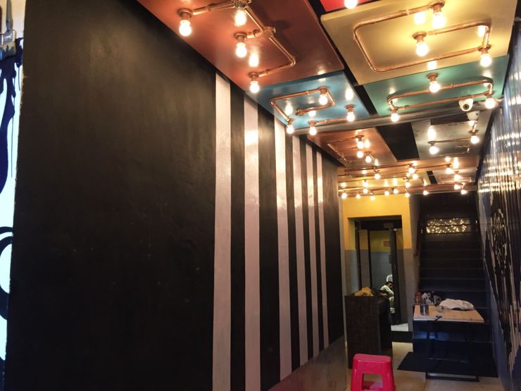RESTO-LOUNGE : RANJIT AVENUE TULI ARCHITECTS AND ENGINEERS Bars & clubs Aluminium/Zinc Multicolored