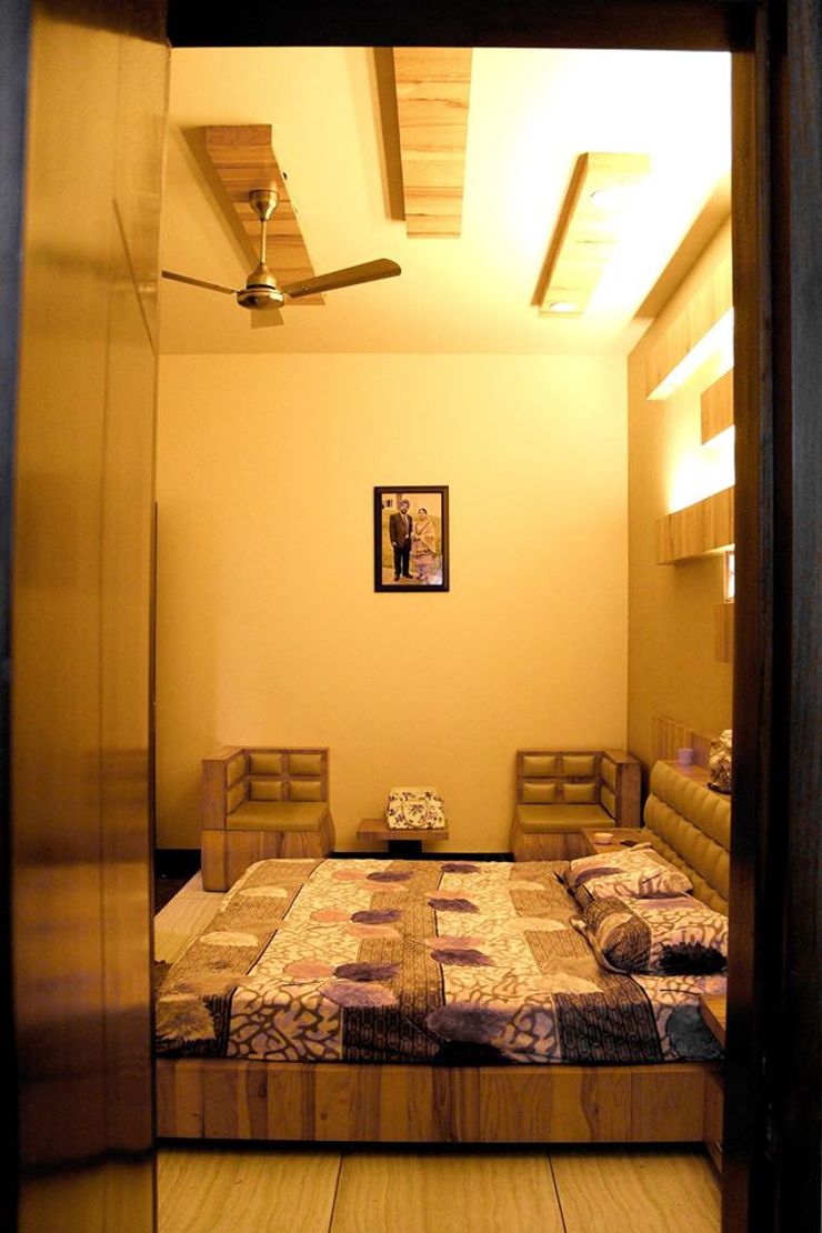 RESIDENCE : AMRITSAR TULI ARCHITECTS AND ENGINEERS Modern Bedroom Engineered Wood Beige