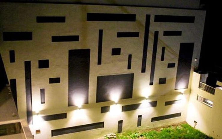 RESIDENCE : AMRITSAR TULI ARCHITECTS AND ENGINEERS Modern Garden Concrete Grey