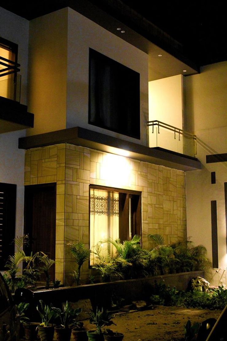 RESIDENCE : AMRITSAR TULI ARCHITECTS AND ENGINEERS Modern Houses Stone Amber/Gold