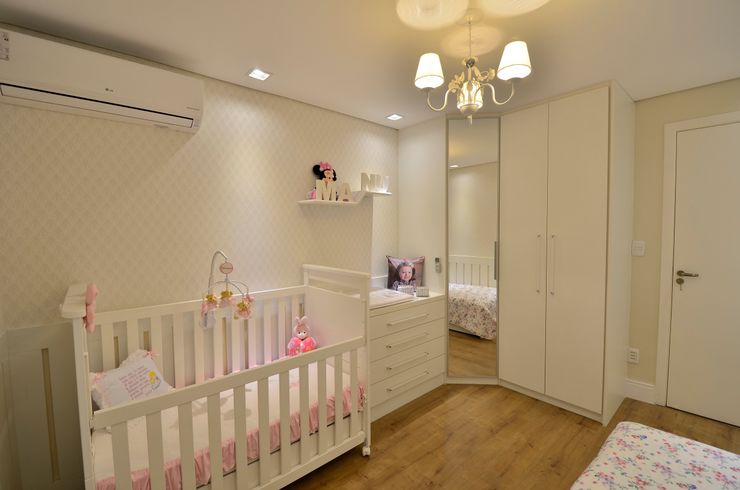 DORMITÓRIO DE MENINA Graça Brenner Arquitetura e Interiores Quarto infantil clássico MDF Branco