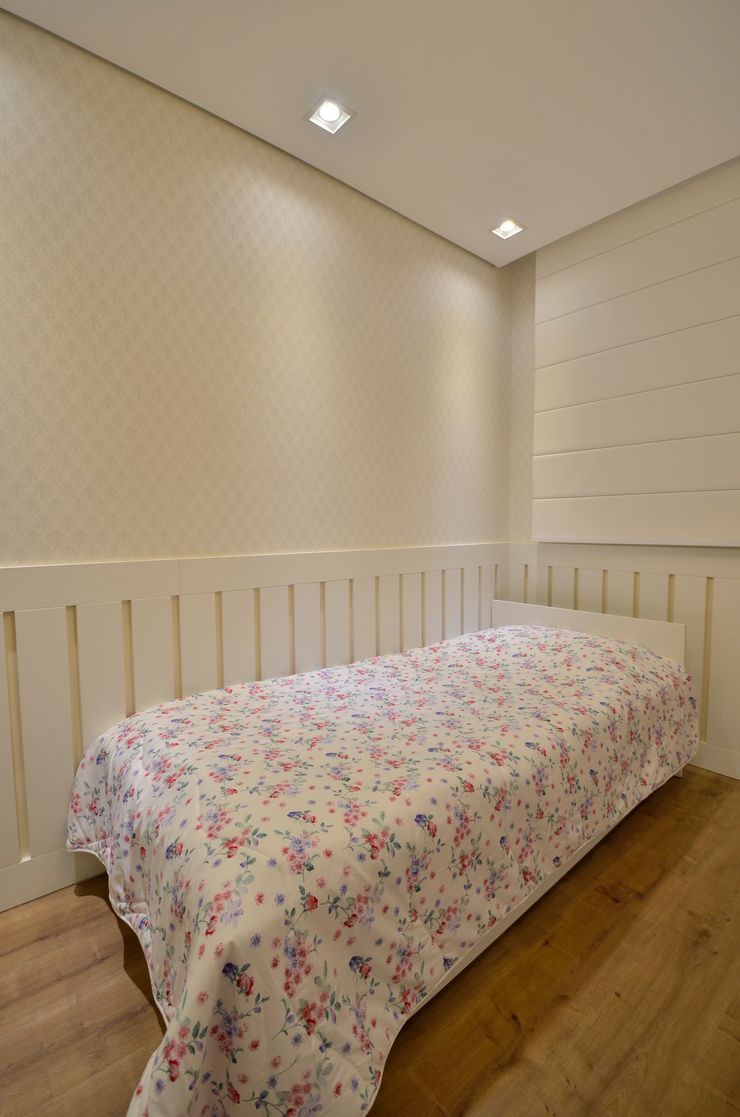 DORMITÓRIO DE MENINA Graça Brenner Arquitetura e Interiores Quarto infantil clássico MDF Branco