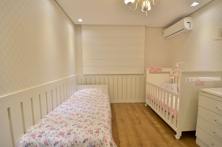 DORMITÓRIO DE MENINA Graça Brenner Arquitetura e Interiores Quarto infantil clássico MDF Branco
