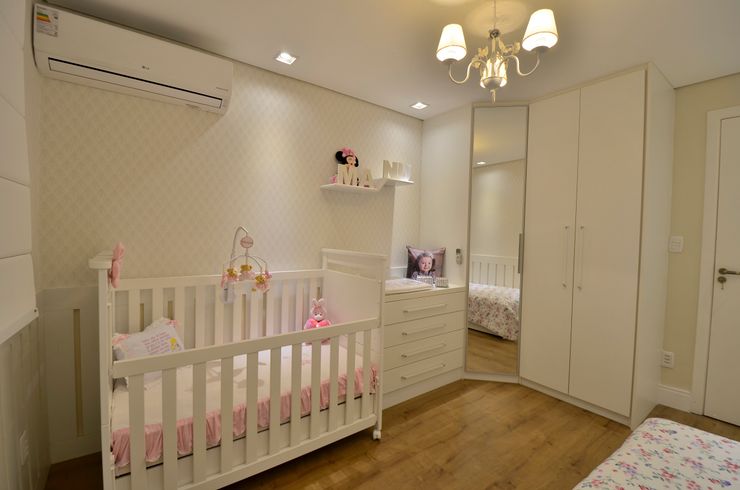 DORMITÓRIO DE MENINA Graça Brenner Arquitetura e Interiores Quarto infantil clássico MDF Branco