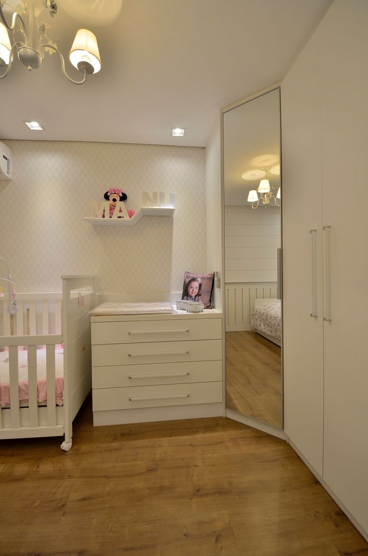 DORMITÓRIO DE MENINA Graça Brenner Arquitetura e Interiores Quarto infantil clássico MDF Branco