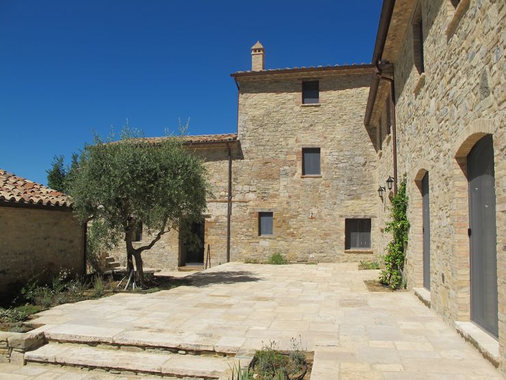 marco carlini architetto Country style houses Stone Amber/Gold