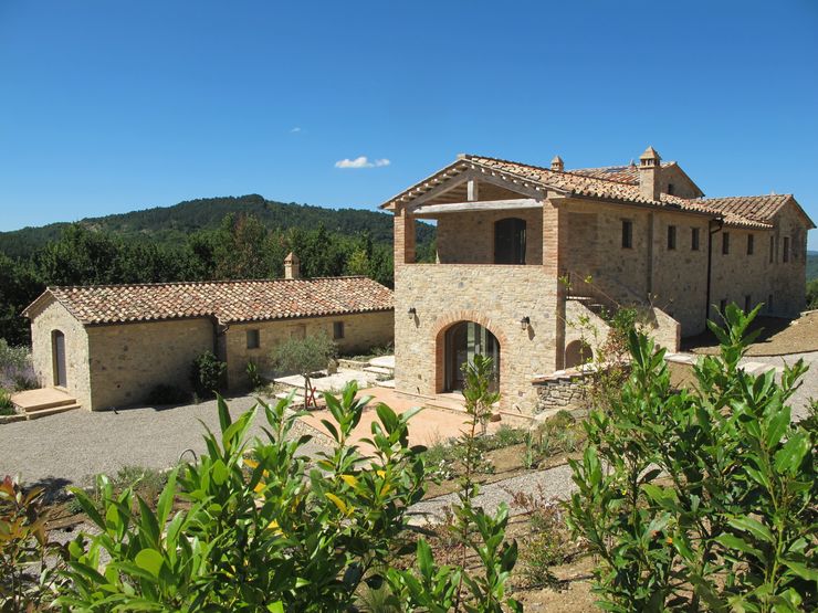 marco carlini architetto Country style houses Stone Amber/Gold