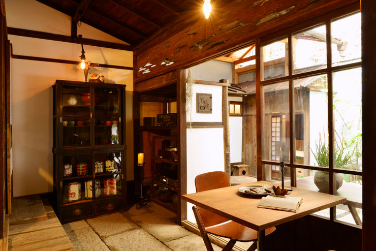 株式会社SHOEI Eclectic style living room