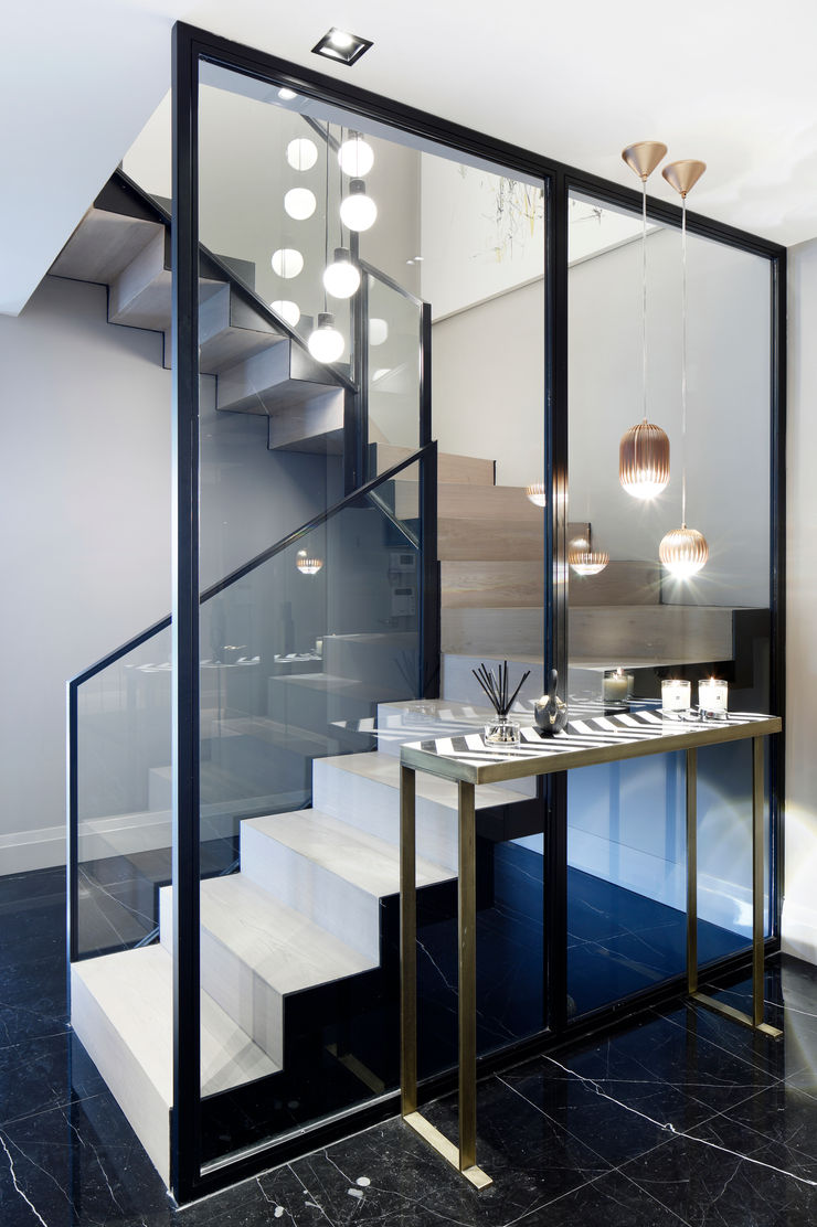 stairs Esra Kazmirci Mimarlik Modern corridor, hallway & stairs Black