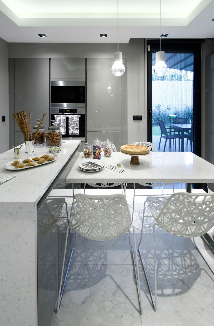 kitchen Esra Kazmirci Mimarlik Modern kitchen White