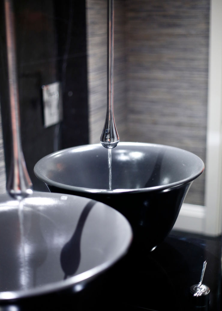 powder room Esra Kazmirci Mimarlik Modern bathroom Black