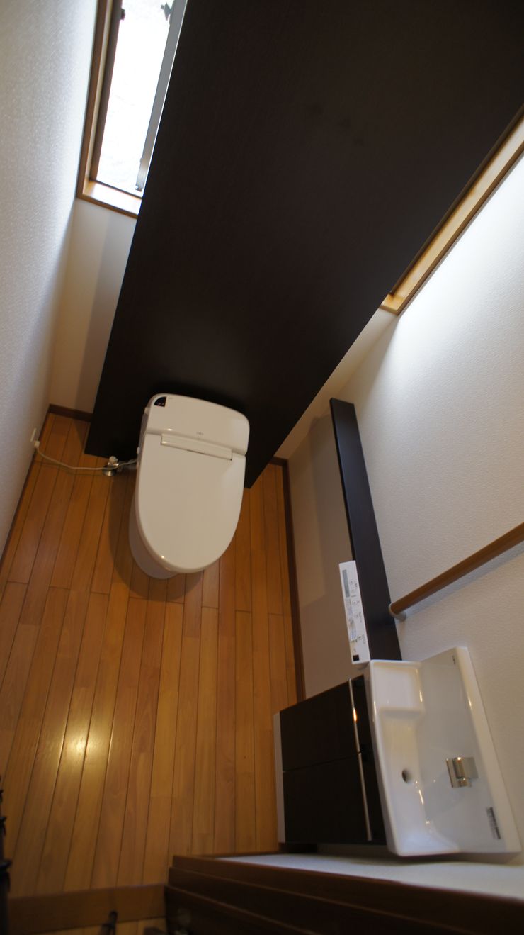 S邸 マルモコハウス Moderne Badezimmer