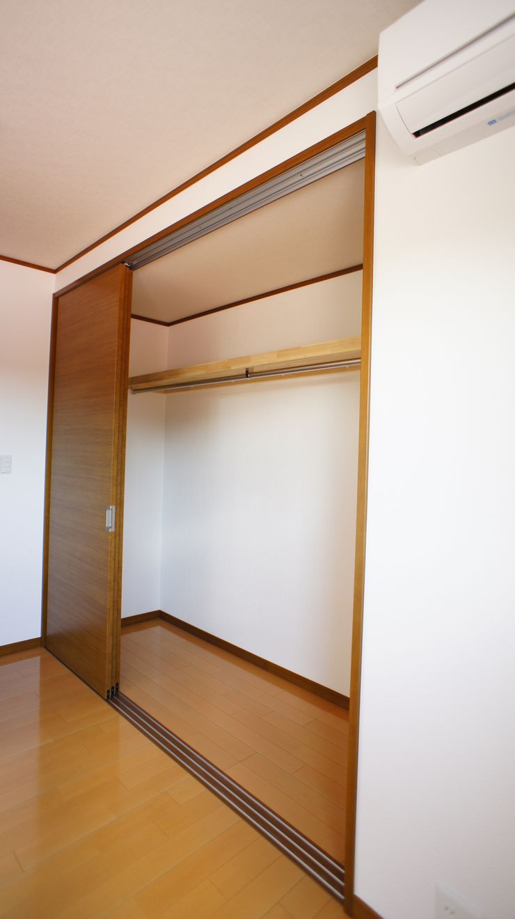 S邸 マルモコハウス Moderne Wände & Böden