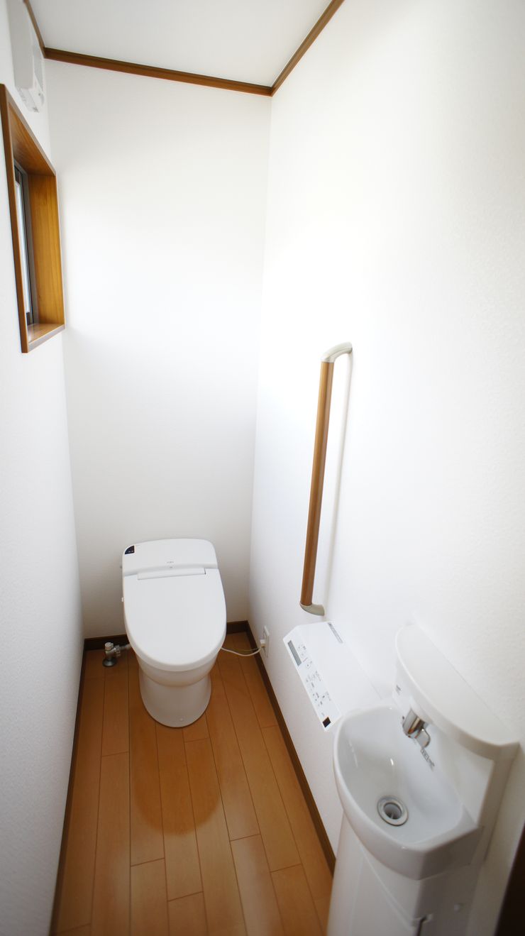 S邸 マルモコハウス Moderne Badezimmer